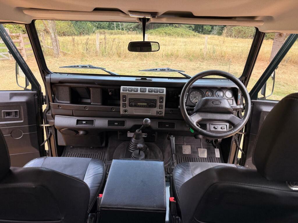 Land Rover Defender 90 Green #16