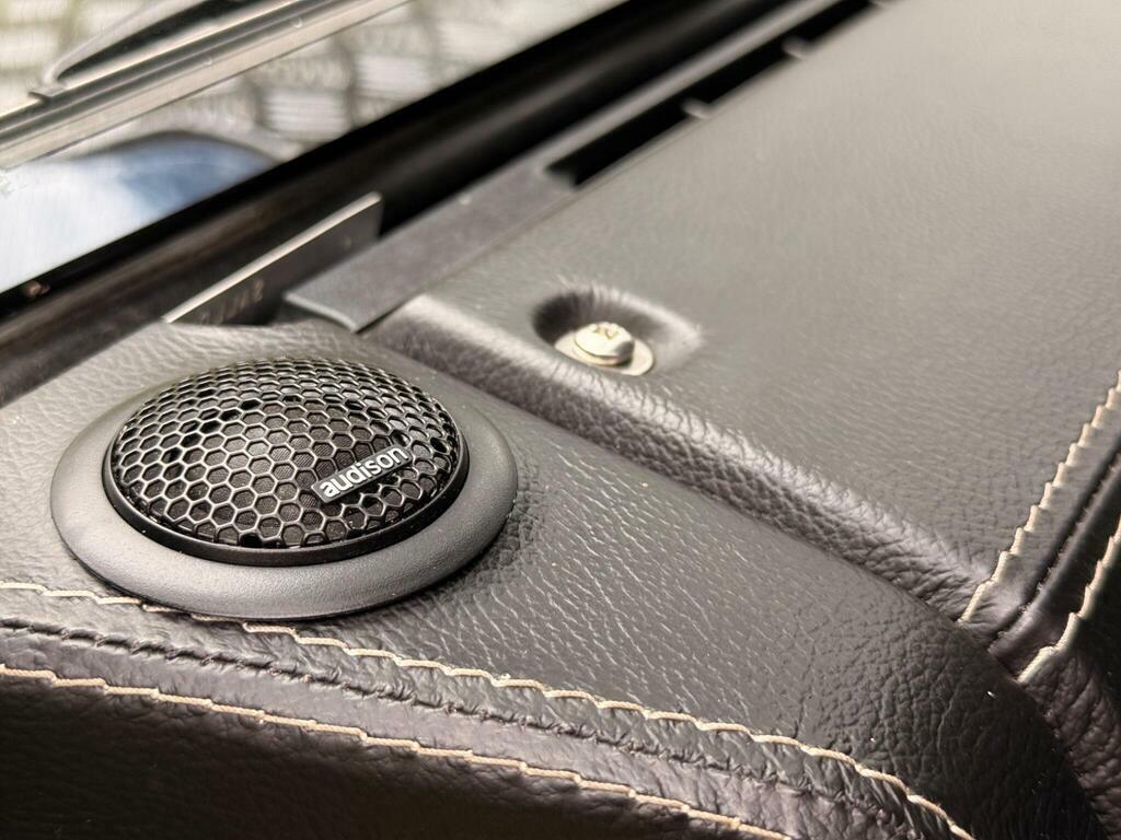 Land Rover Defender 110 Grey #37