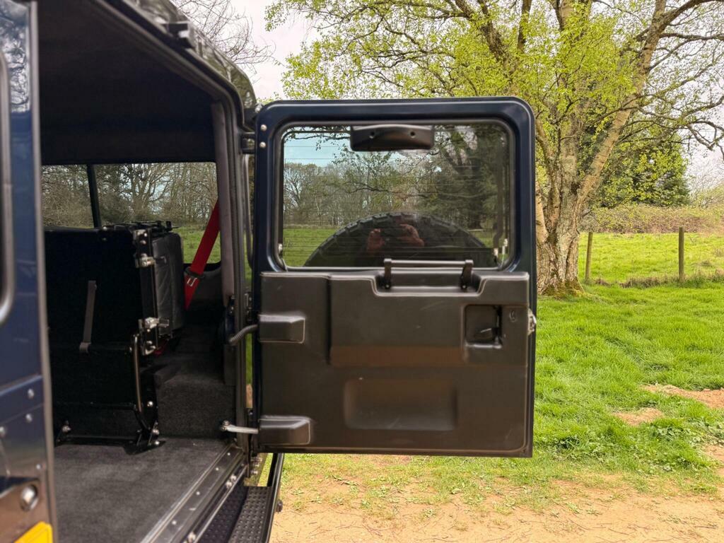 Land Rover Defender 110 Grey #32
