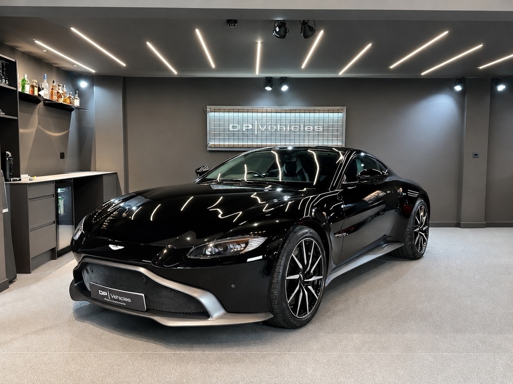 Aston Martin Vantage V8 AE68UCP Black