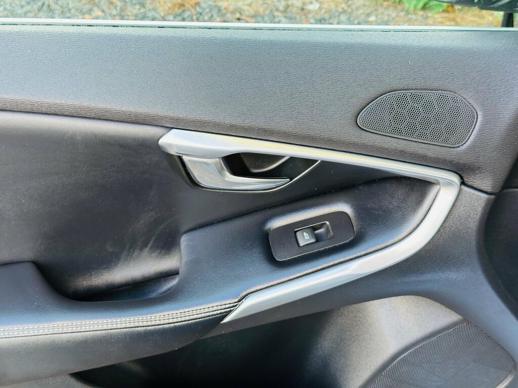 Volvo V40 Hatchback 2.0 White #40