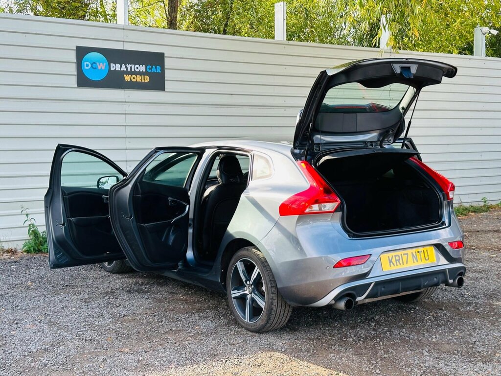 Volvo V40 Hatchback 2.0 White #24