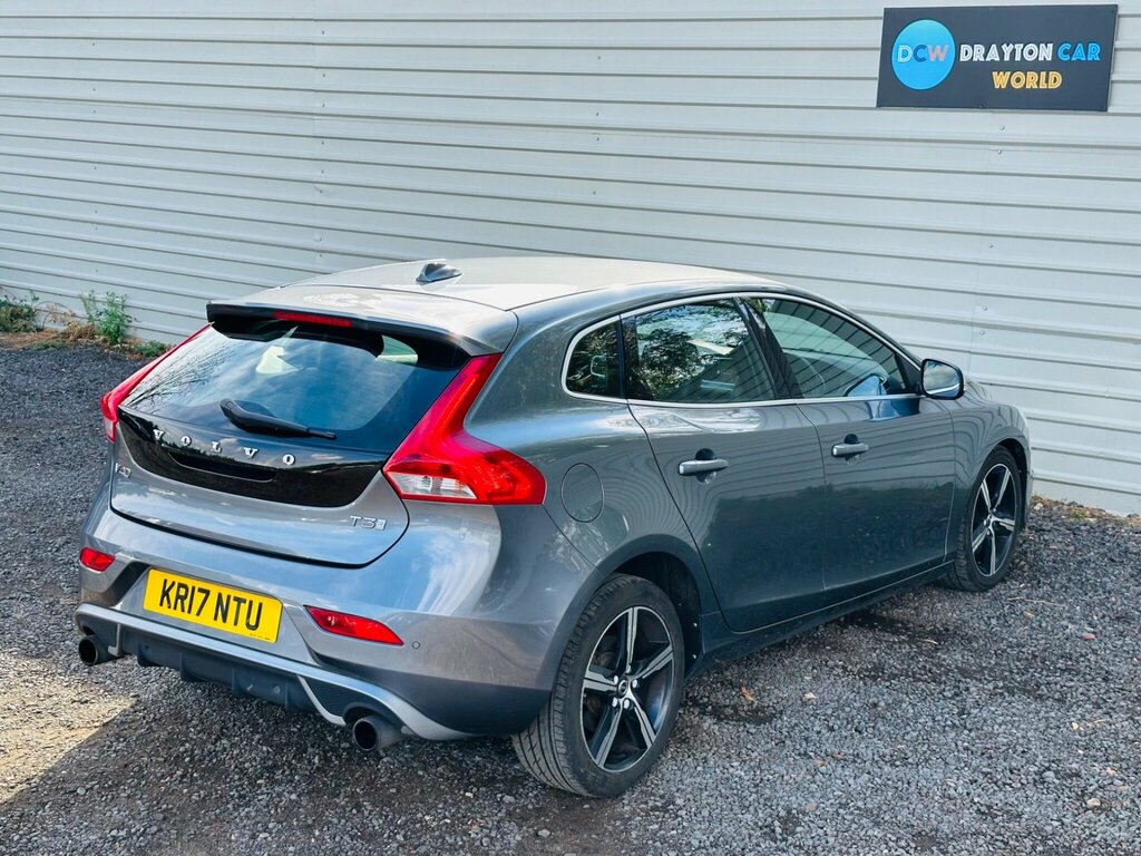 Volvo V40 Hatchback 2.0 White #16