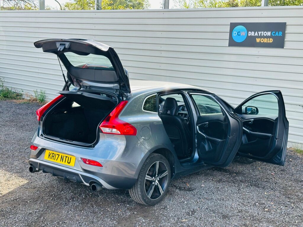 Volvo V40 Hatchback 2.0 White #28