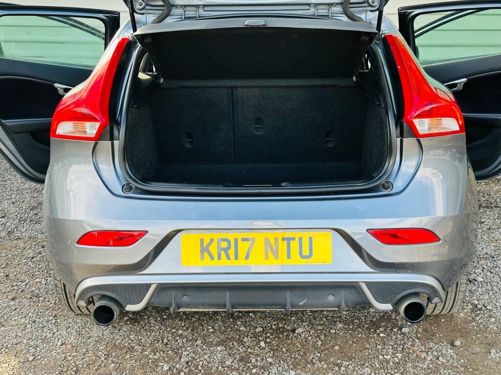 Volvo V40 Hatchback 2.0 White #29