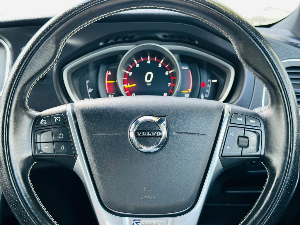 Volvo V40 Hatchback 2.0 White #47