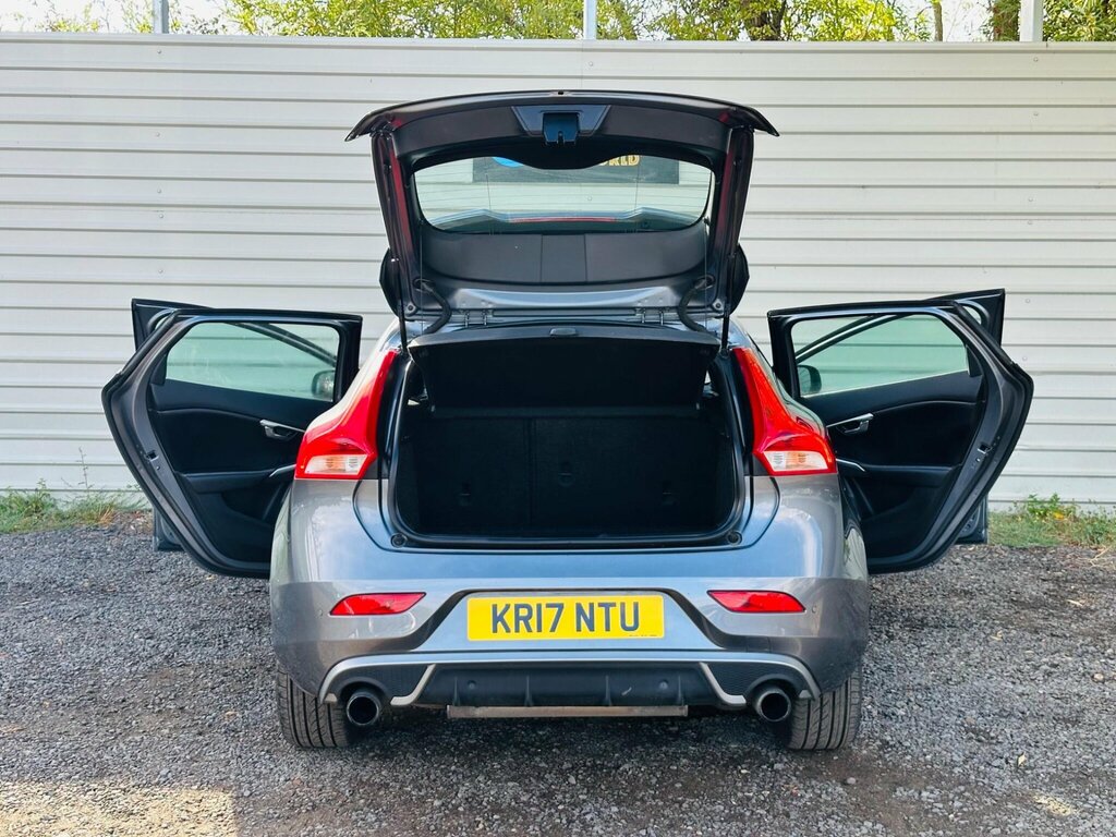 Volvo V40 Hatchback 2.0 White #23