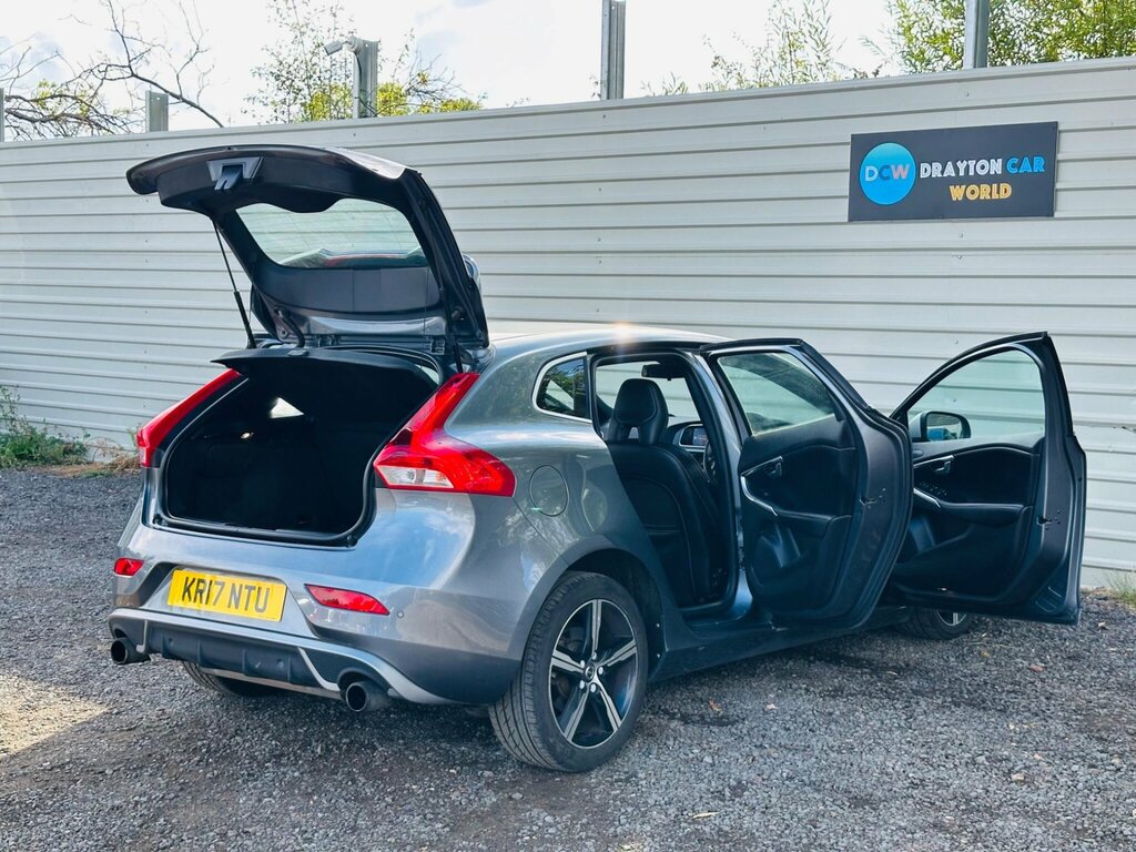 Volvo V40 Hatchback 2.0 White #27