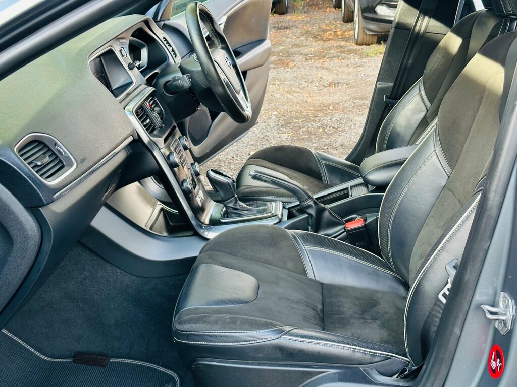 Volvo V40 Hatchback 2.0 White #39