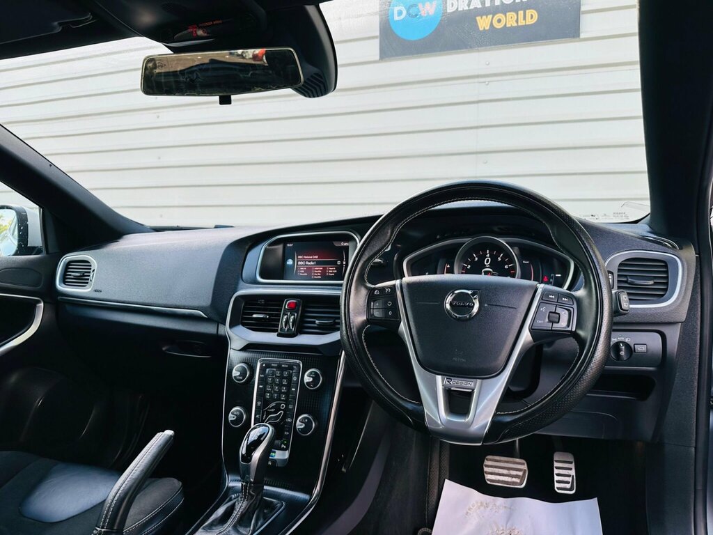 Volvo V40 Hatchback 2.0 White #33