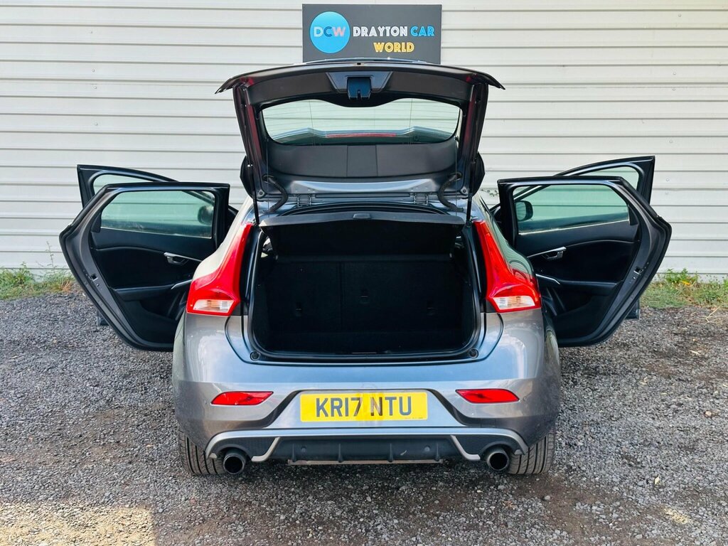 Volvo V40 Hatchback 2.0 White #26