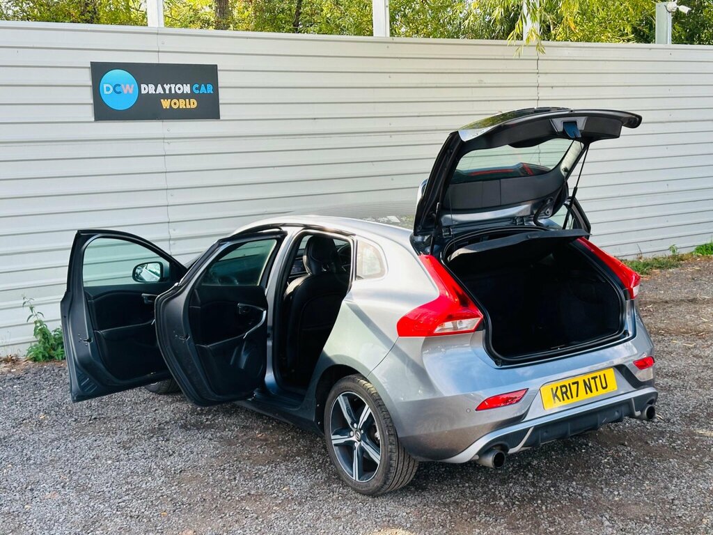 Volvo V40 Hatchback 2.0 White #25