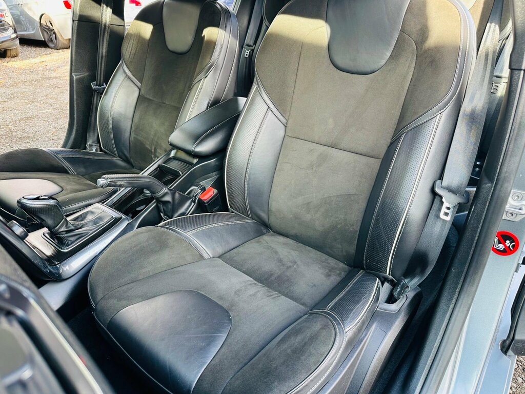 Volvo V40 Hatchback 2.0 White #38