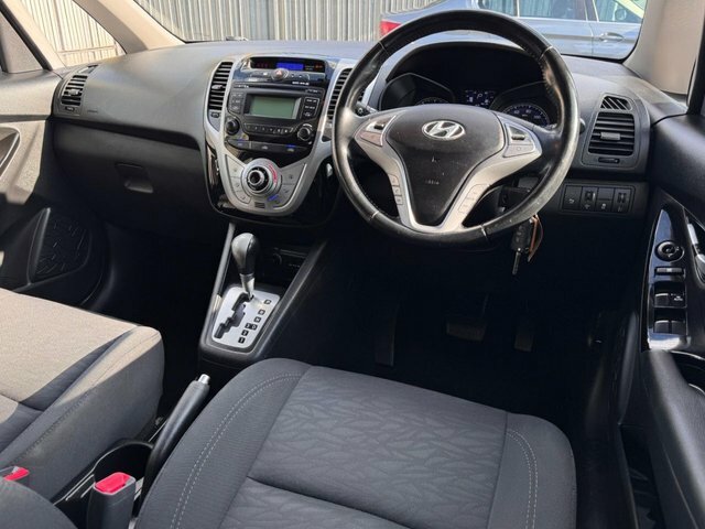 Hyundai Ix20 1.6 Active Hatchback Euro 5 123 B CV13UTM Silver #4
