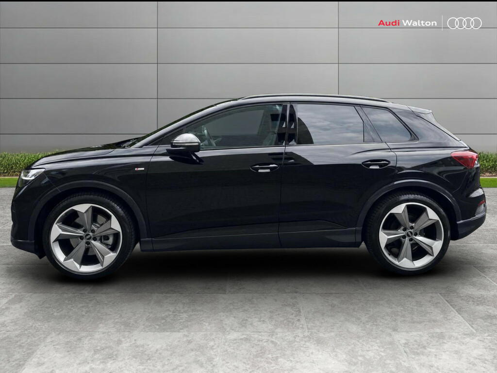 Audi Q4 E Tron Q4 Black Edition 45 E-tron Quattro 210,00 Kw RE26UWU Black #4