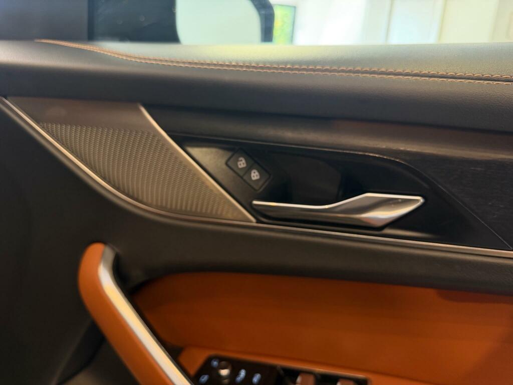Jaguar F-Pace R-dynamic Black Blue #32