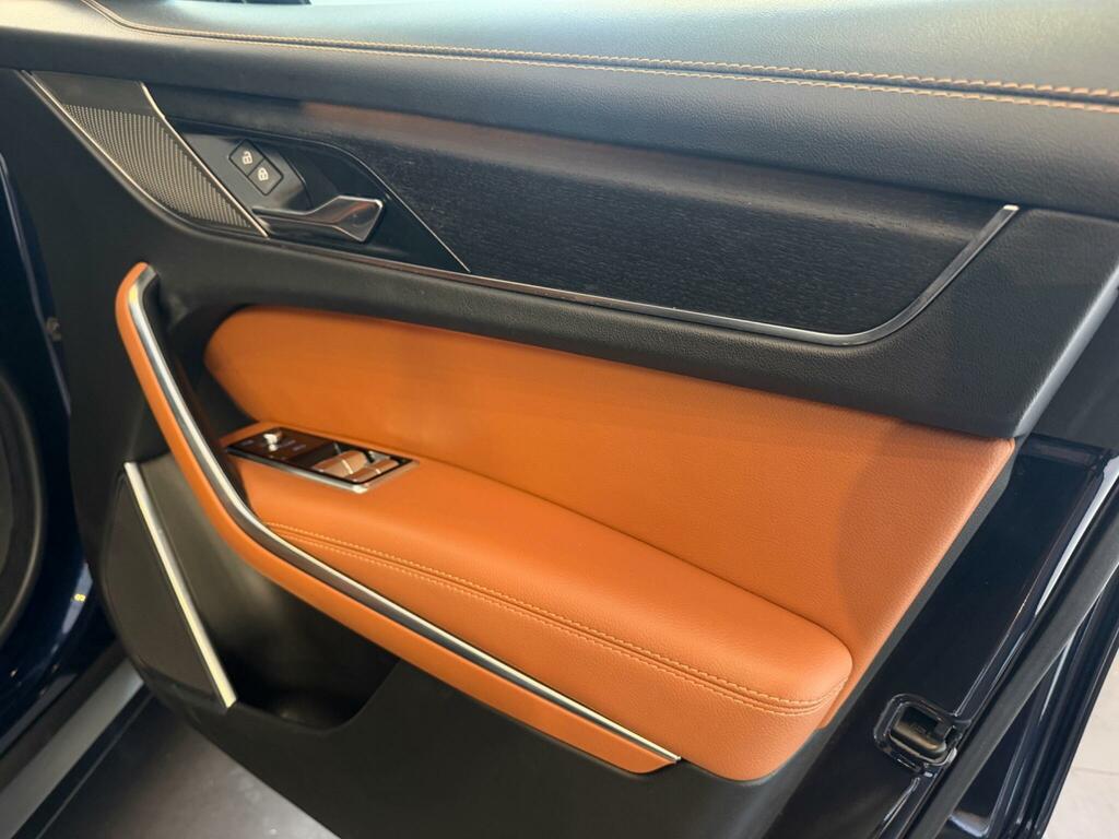 Jaguar F-Pace R-dynamic Black Blue #31