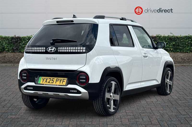 Hyundai Inster Long Range 49Kwh 02 Suv 115 Ps YX25PYF White #3
