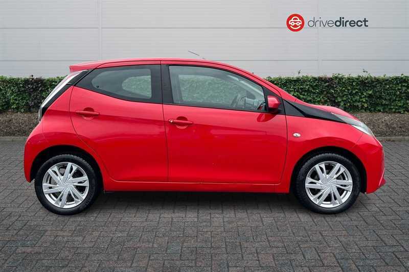 Toyota Aygo 1.0 Vvt-i X-pression Hatchback E Red #2