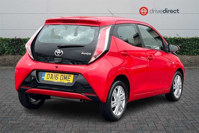 Toyota Aygo 1.0 Vvt-i X-pression Hatchback E Red #3