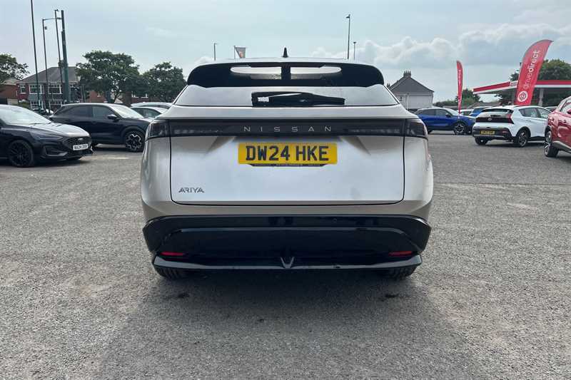 Nissan Ariya 63Kwh Advance Suv 7.4Kw Charger Silver #2