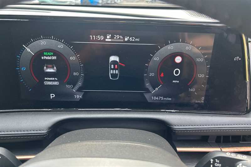 Nissan Ariya 63Kwh Advance Suv 7.4Kw Charger Silver #6