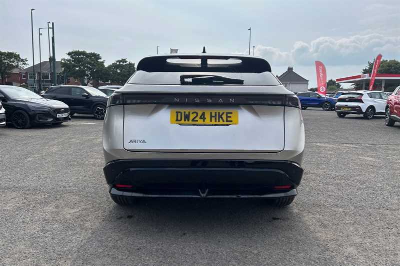 Nissan Ariya 63Kwh Advance Suv 7.4Kw Charger Silver #3