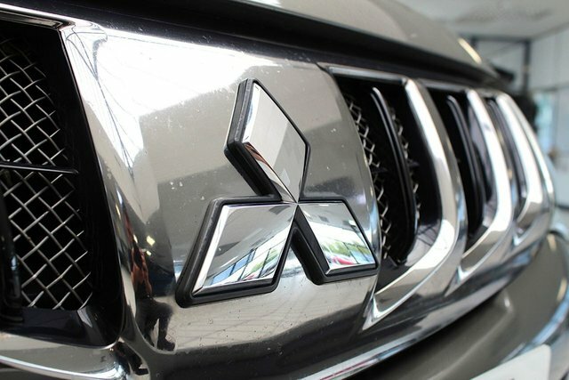 Mitsubishi L200 Di-d Dc Barbarian Pickup DY17DNF Green #4