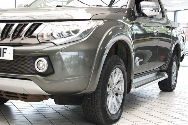 Mitsubishi L200 Di-d Dc Barbarian Pickup DY17DNF Green #3