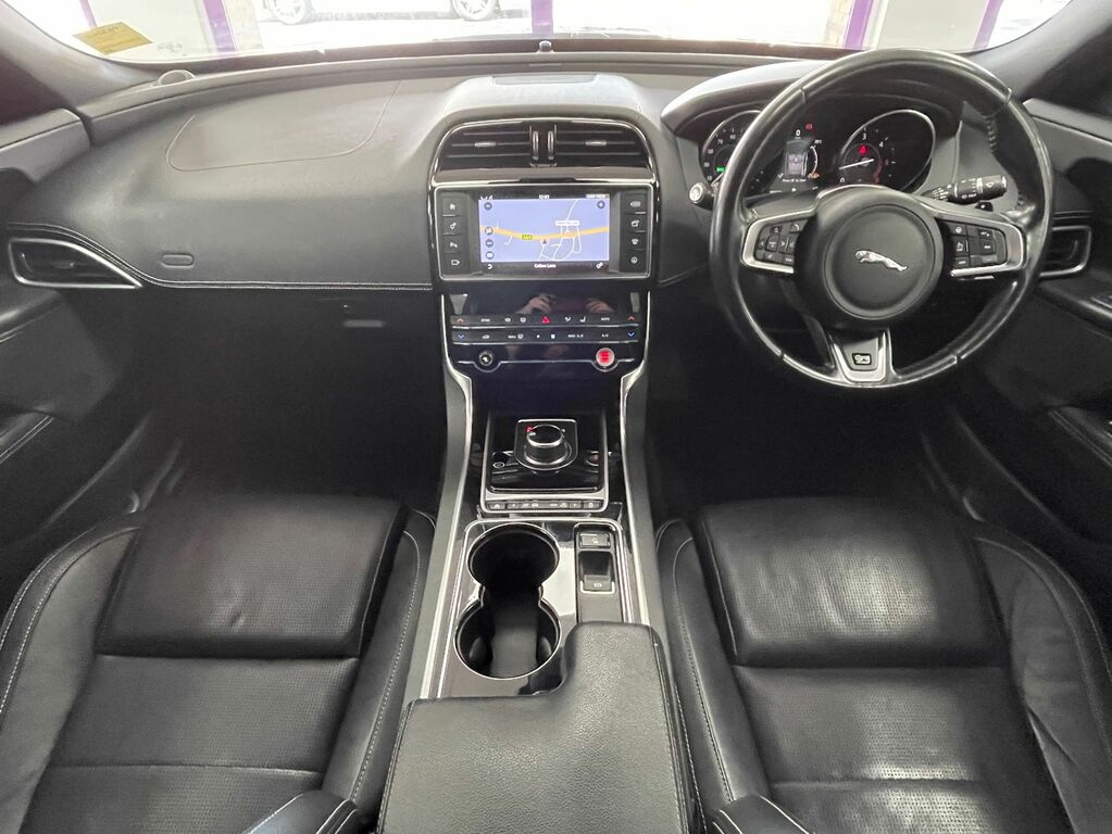 Jaguar XE Diesel Black #2