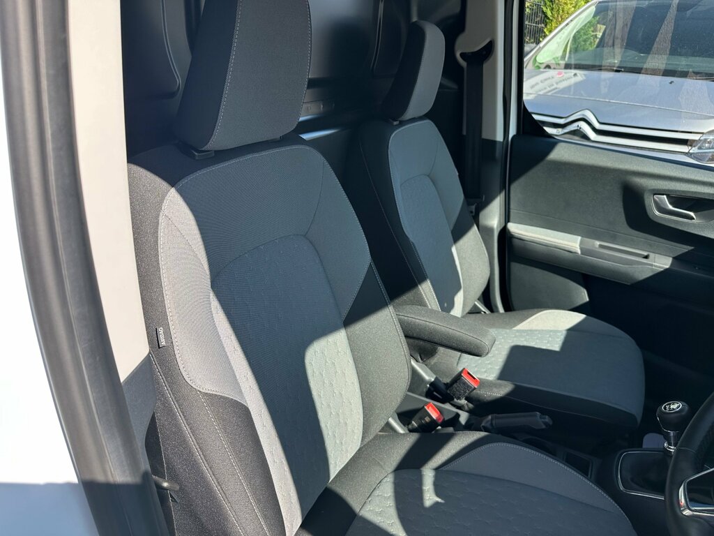 Ford Transit Courier Active Silver #19