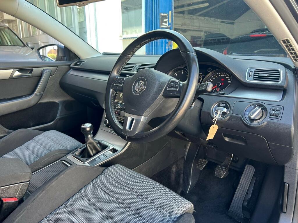Volkswagen Passat Saloon Bluemotion Tdi 201161 Blue #21