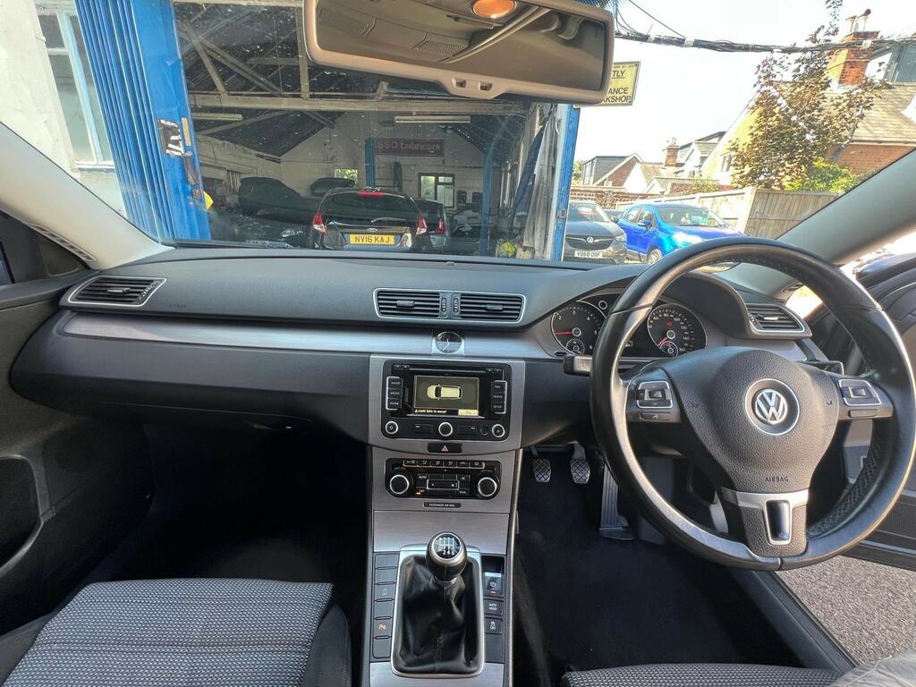 Volkswagen Passat Saloon Bluemotion Tdi 201161 Blue #7
