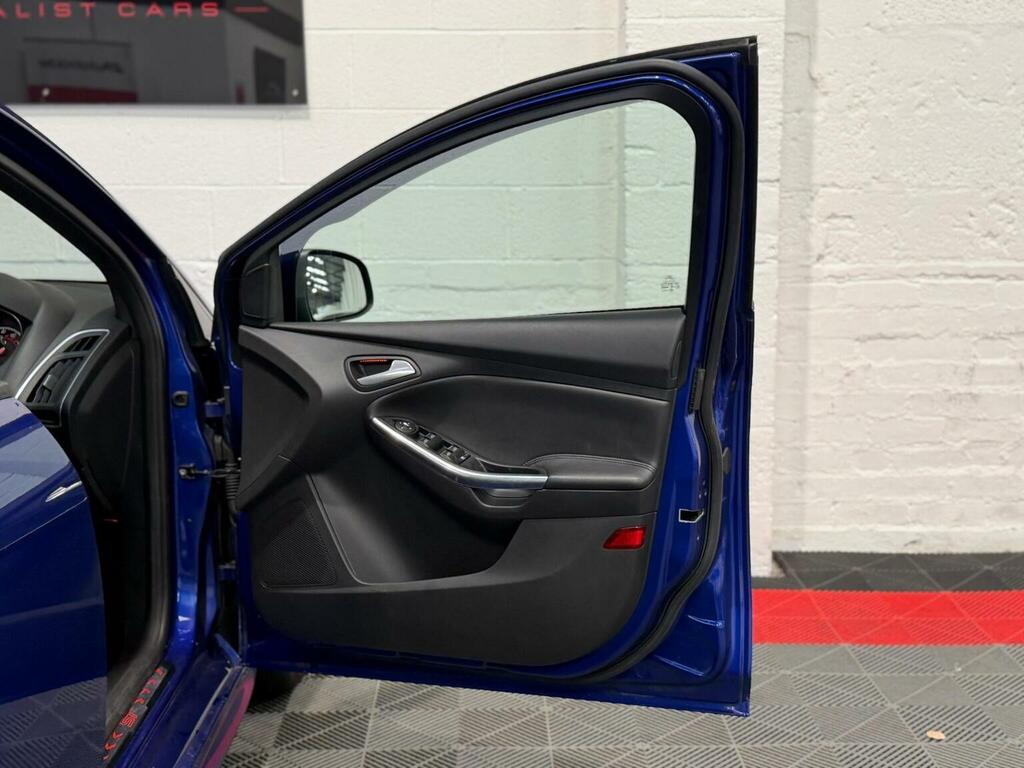 Ford Focus St-3 Black #21