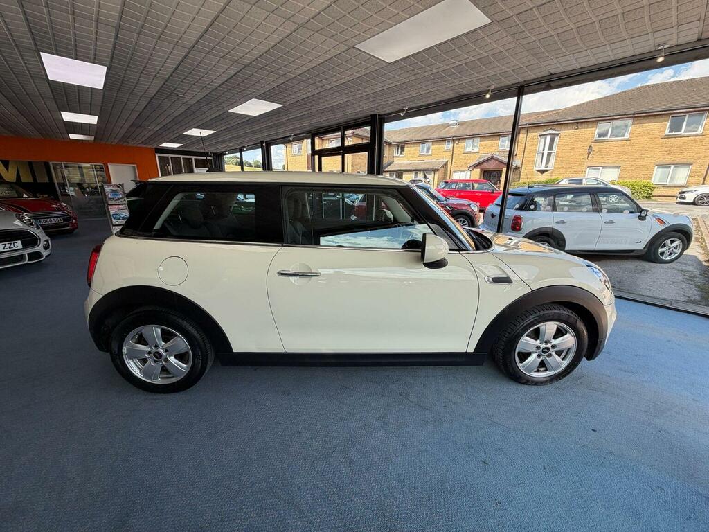 Mini Hatch Hatchback 1.5 One Classic Euro 6 Ss 20196 FD68ZRV White #2