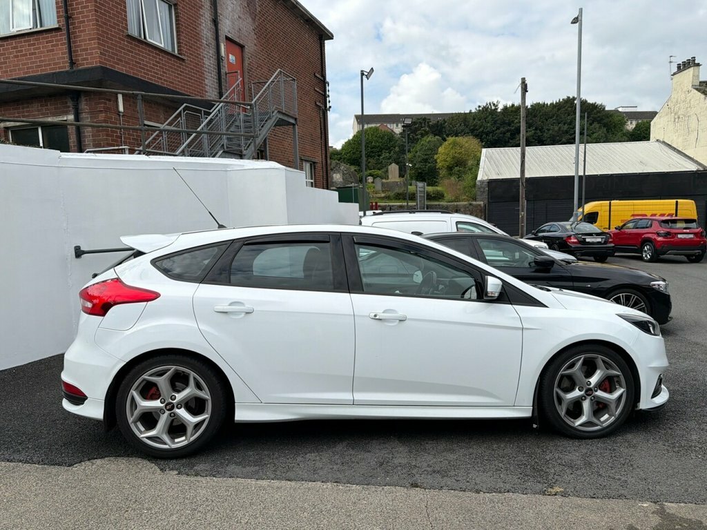 Ford Focus 2L St-2 KXZ7768 White #4