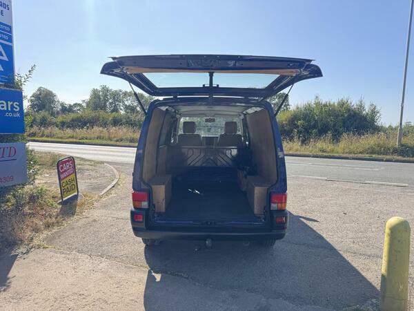 Volkswagen Transporter Van 200303 White #7