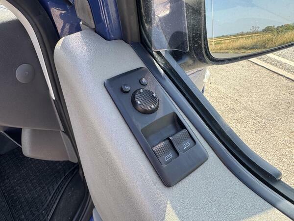 Volkswagen Transporter Van 200303 White #34
