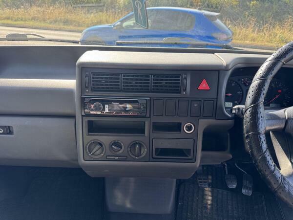 Volkswagen Transporter Van 200303 White #18