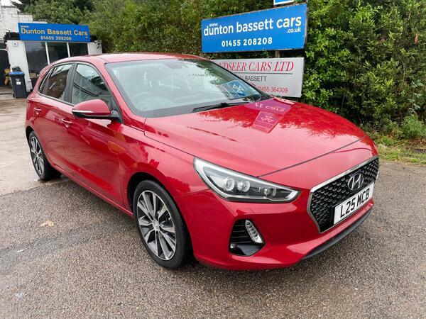 Hyundai I30 1.4 T-gdi Blue Drive Se Nav Euro 6 Ss Red