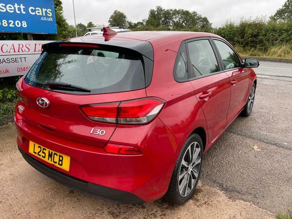 Hyundai I30 1.4 T-gdi Blue Drive Se Nav Euro 6 Ss Red #3