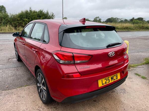 Hyundai I30 1.4 T-gdi Blue Drive Se Nav Euro 6 Ss Red #4