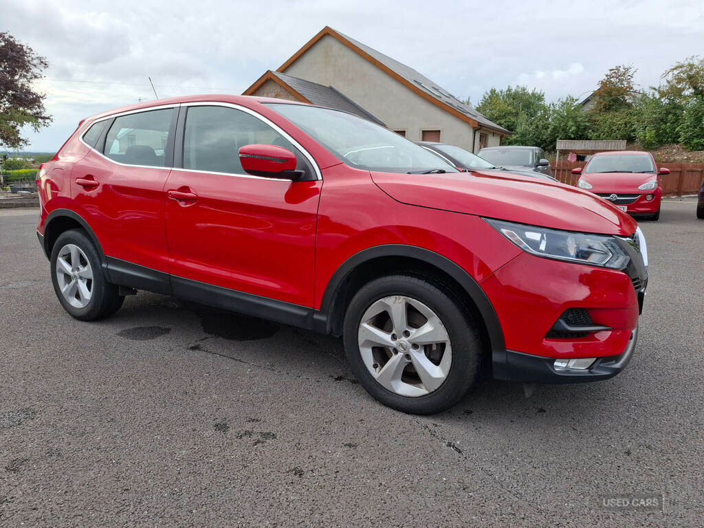 Nissan Qashqai 1.2 Dig-t Acenta Xtronic Red