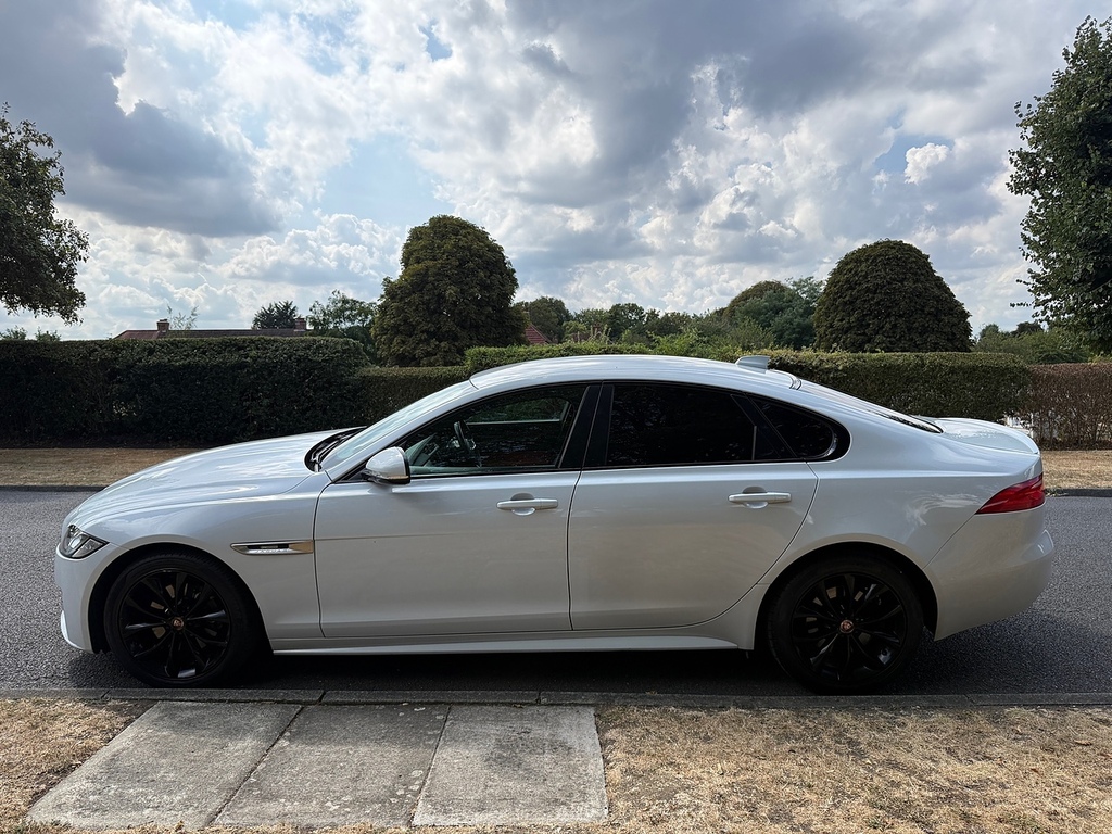 Jaguar XF D R-sport U3724 Ulez HV66BVD White #6