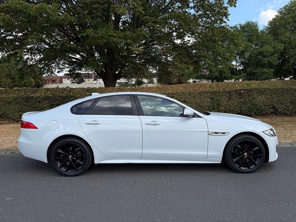 Jaguar XF D R-sport U3724 Ulez HV66BVD White #2