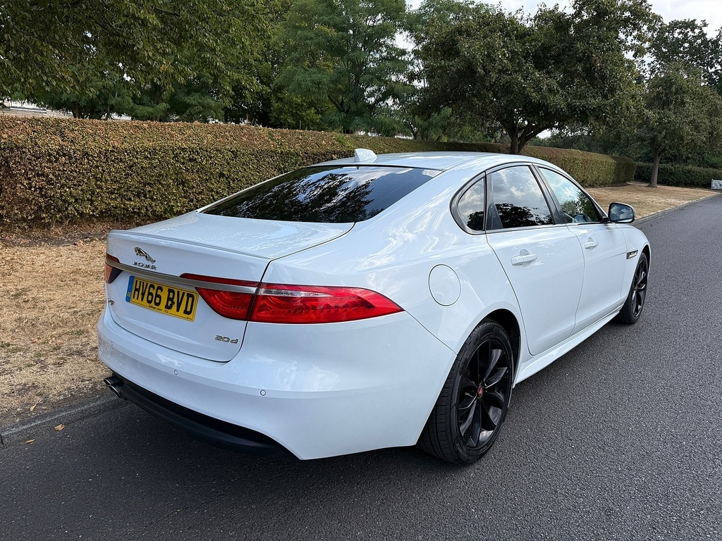 Jaguar XF D R-sport U3724 Ulez HV66BVD White #3