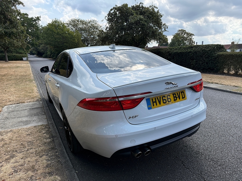 Jaguar XF D R-sport U3724 Ulez HV66BVD White #5