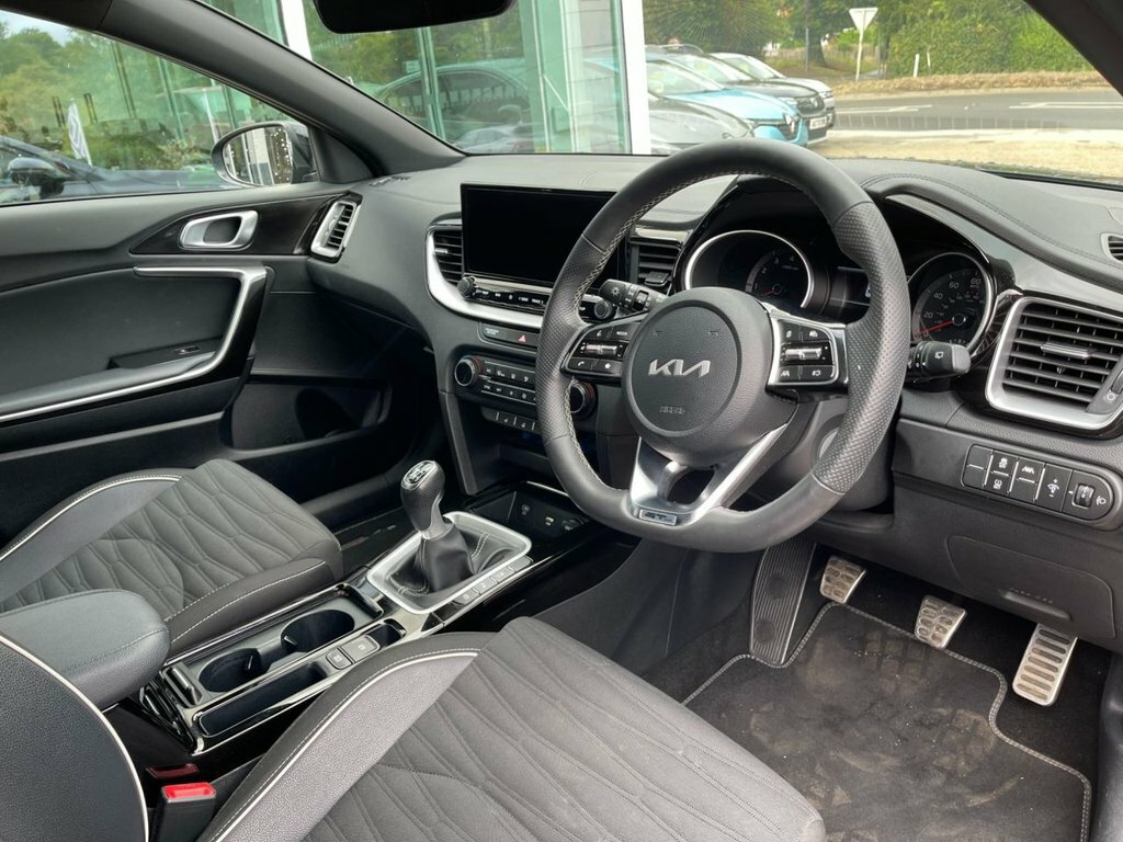Kia Xceed 2023 1.5 T-gdi Gt-line Suv Euro Black #3