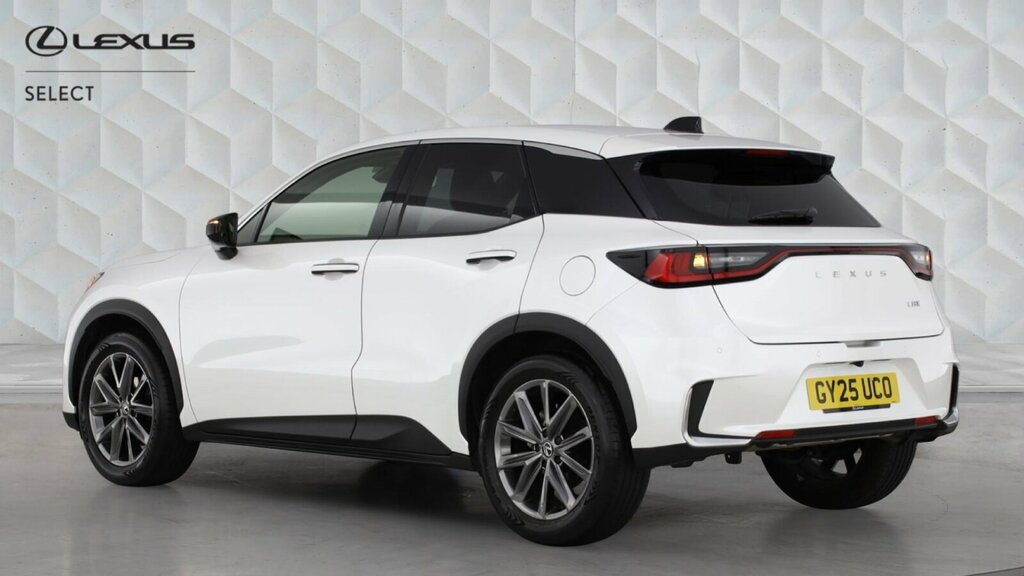 Lexus LBX 1.5 Premium Plus E-cvt White #2
