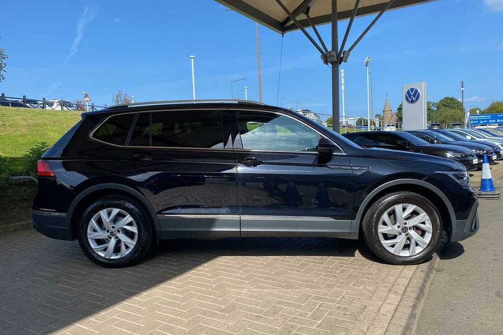 Volkswagen Tiguan Allspace 1.5 Tsi Life Black #4